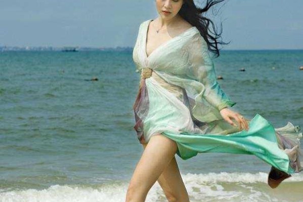 杭州，这座融合了古典与当代、山川与都会的江南名城，总是以她独有的魅力吸引着无数游客。在杭州江河汇畔，洗浴着西湖的清风，品一杯香醇的龙井，再享受一场专业的按摩，实为人生一大乐事。